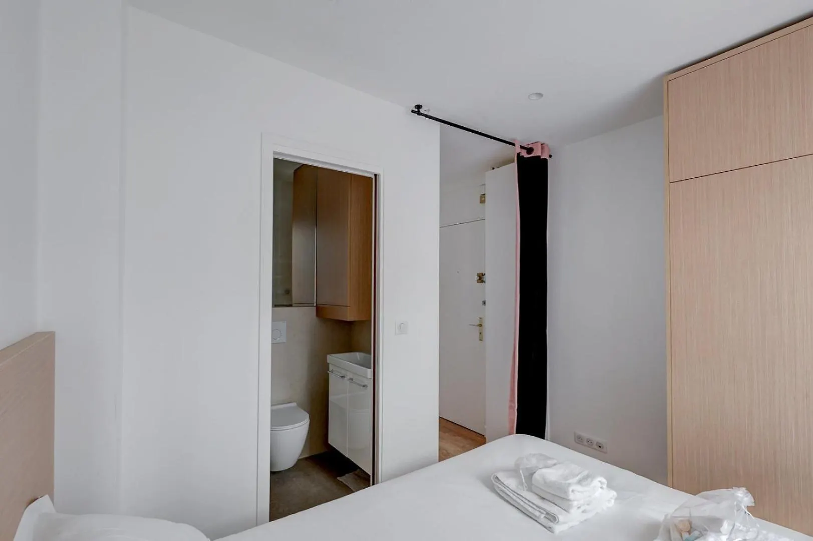 566-Suite Courcelles - Superbe Appartement A Paris